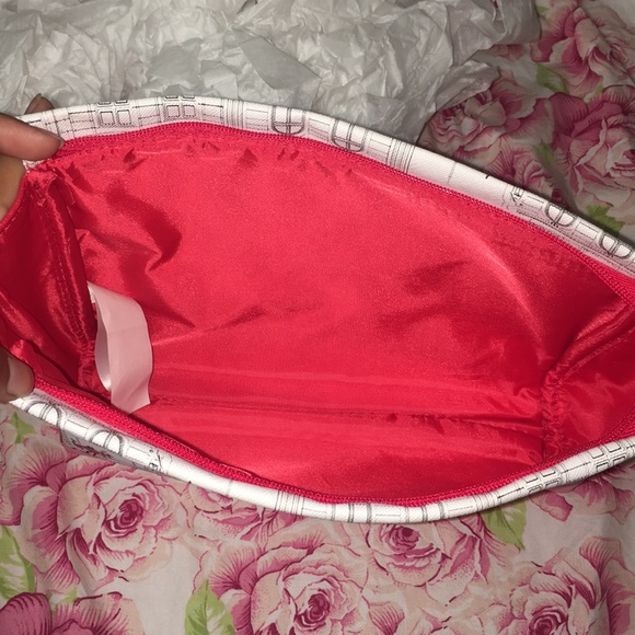 Elizabeth Arden Pouch - Picture 7 of 7